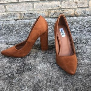 🆕 NWOB Brown suede chunky block heel